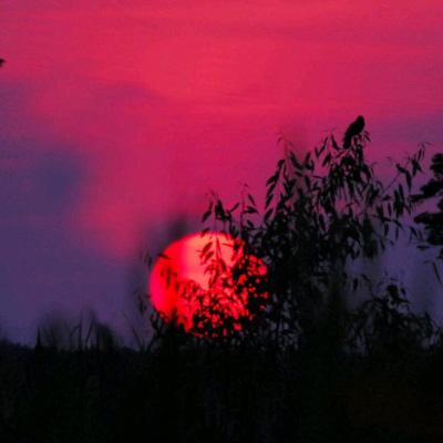 埃特纳火山的月亮和烟圈